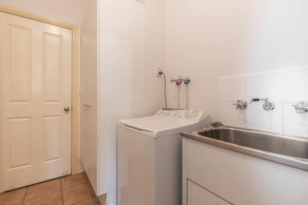 3 Bdrm 2 Bthrm House Close To Canberra Cbd & Anu Zewnętrze zdjęcie