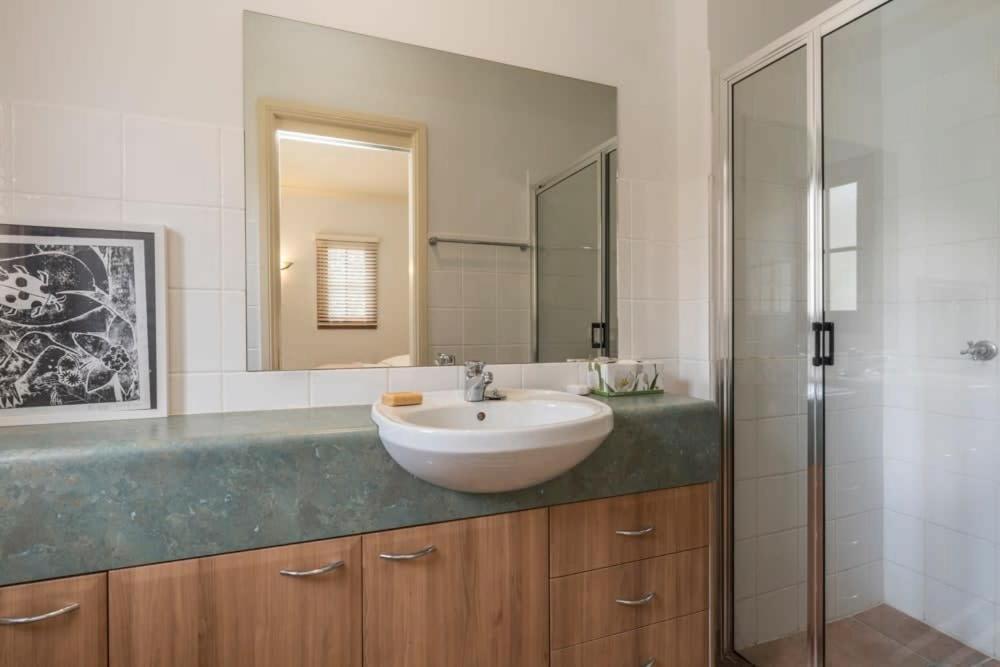 3 Bdrm 2 Bthrm House Close To Canberra Cbd & Anu Zewnętrze zdjęcie