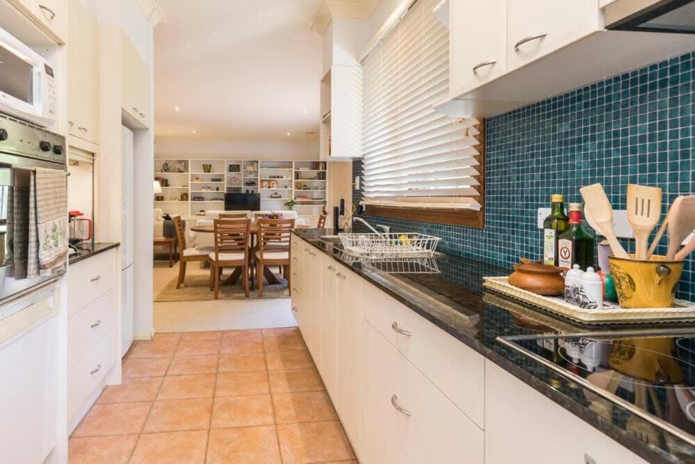 3 Bdrm 2 Bthrm House Close To Canberra Cbd & Anu Zewnętrze zdjęcie